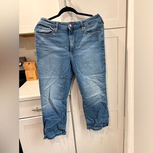 Universal Thread Light Blue Cropped Frayed-Hem Jeans